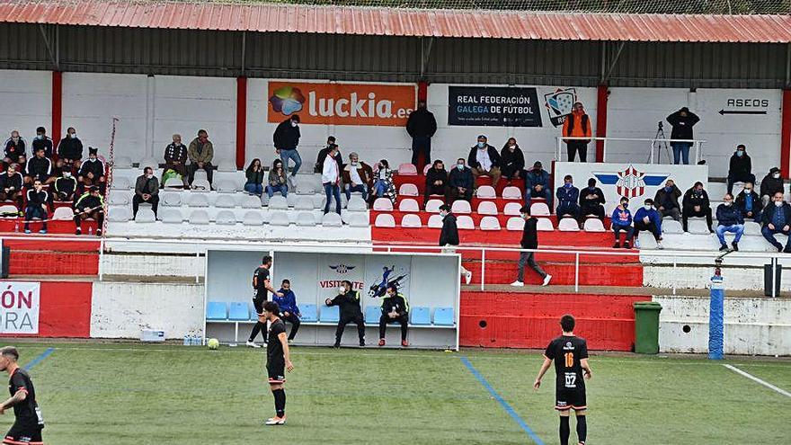El Alondras golea al Arzúa (4-1) ante 200 espectadores
