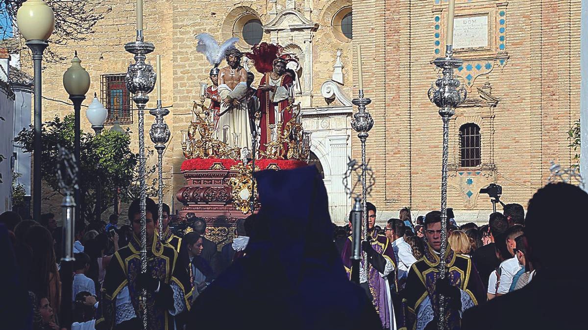 Cristo vive entre los jóvenes: La juventud sale desde la parroquita de Santiago Apóstol.