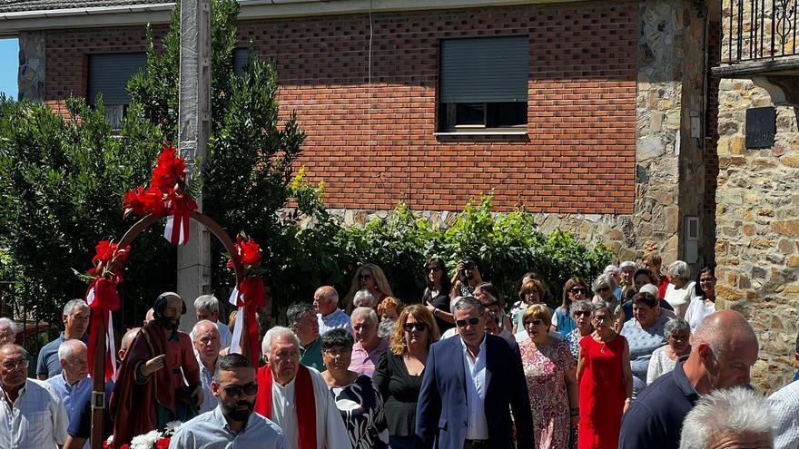 Mahíde rinde honores a San Bartolo