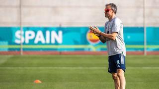 Luis Enrique: "En la situación que estamos con pasar ya me conformaría"