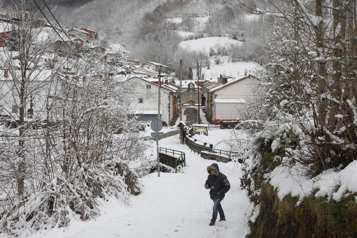 EN IMÁGENES: Asturias se enfrenta a un temporal de frío y nieve en abril