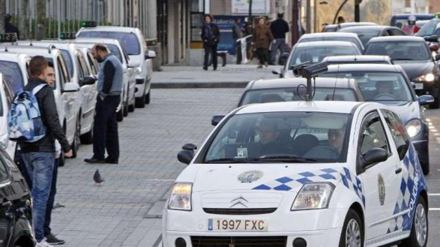 Uno de los vehículos policiales dotados con cámaras de vídeo que opera en Vigo.  // FDV