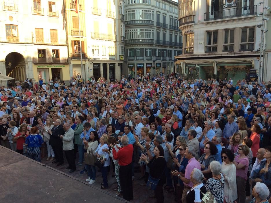 Manifestación en apoyo al proyecto de Banderas en el Astoria