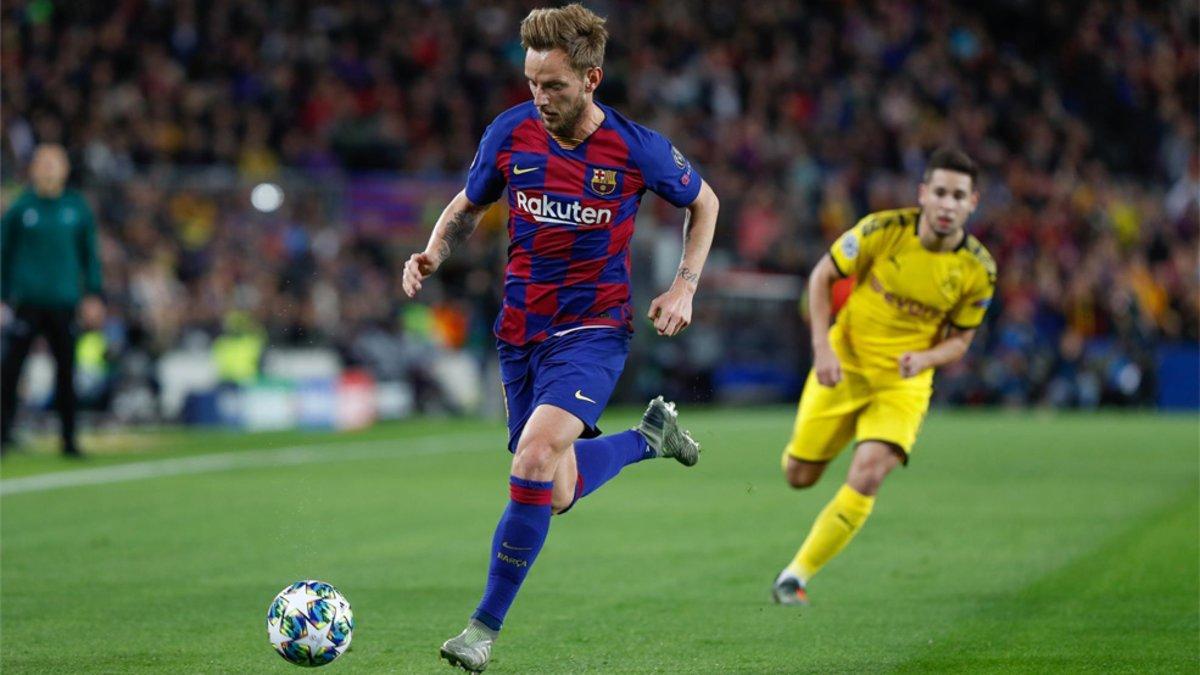 Ivan Rakitic en acción durante el Barça-Borussia Dortmund de la Champions 2019/20