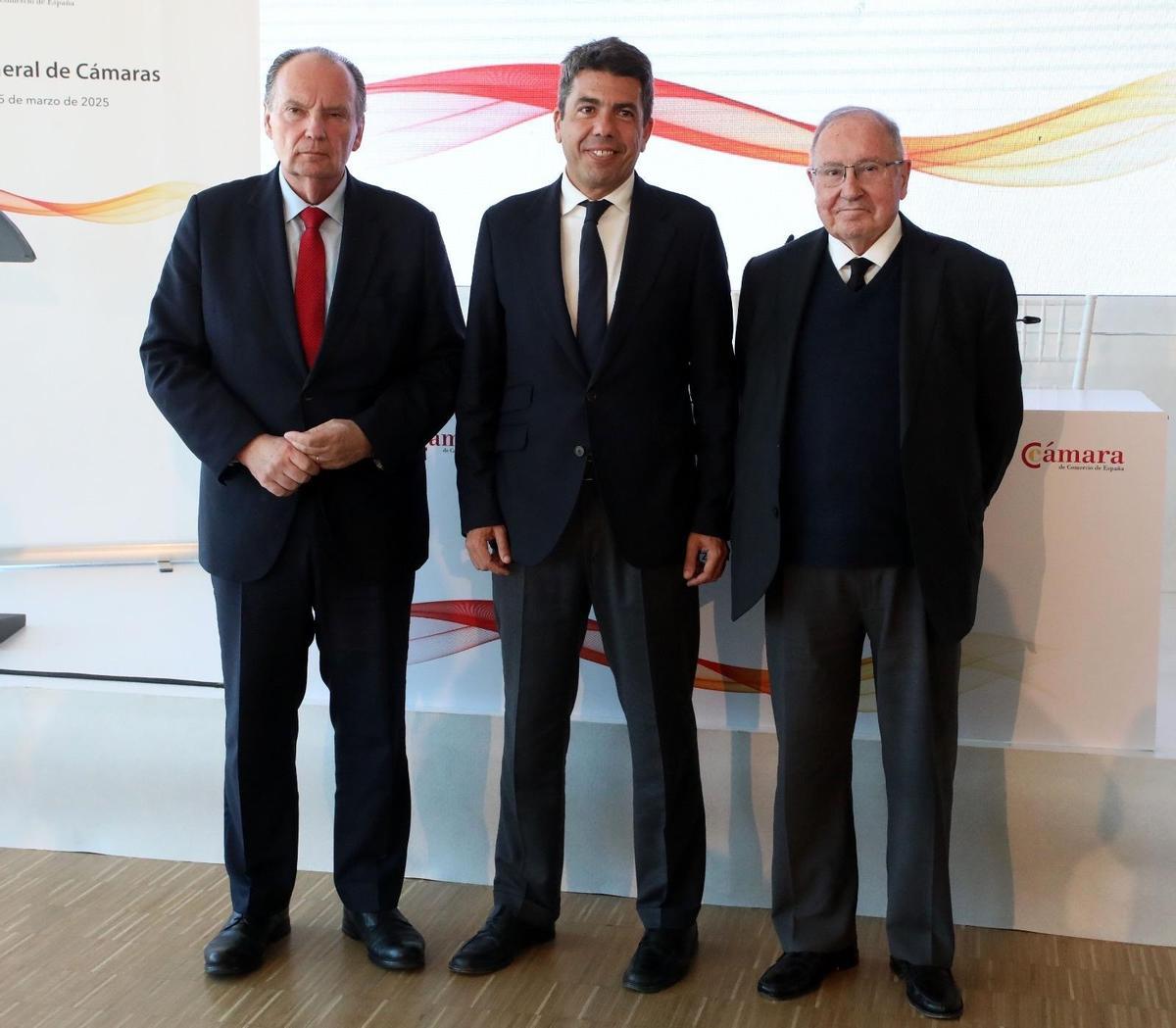 José Vicente Morata, Carlos Mazón y José Luis Bonet, ayer en la asamble de las Cámaras de España.