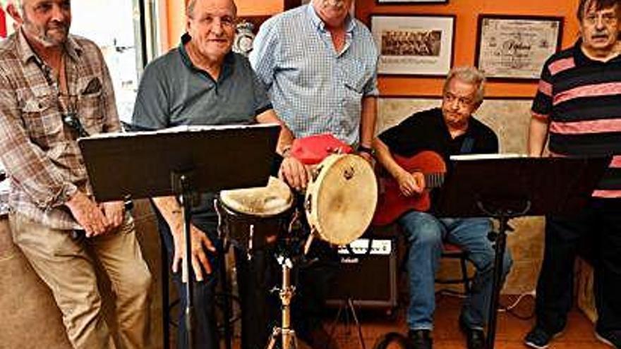 Música, comercio en la calle y cine, en A Falperra