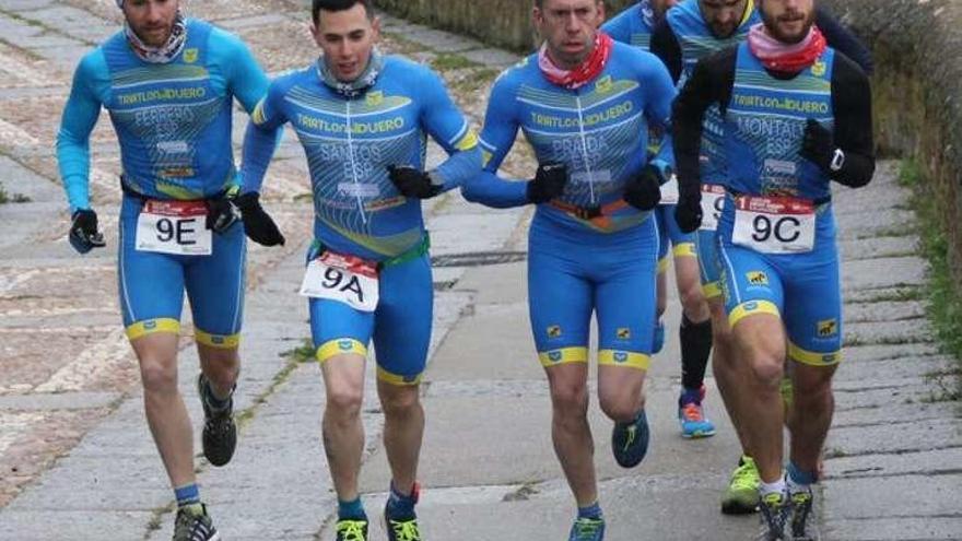 El primer equipo del Triatlón Duero, en Salamanca.