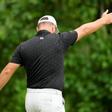Rahm señala una bola que tira a la derecha durante su participación en el PGA Championship