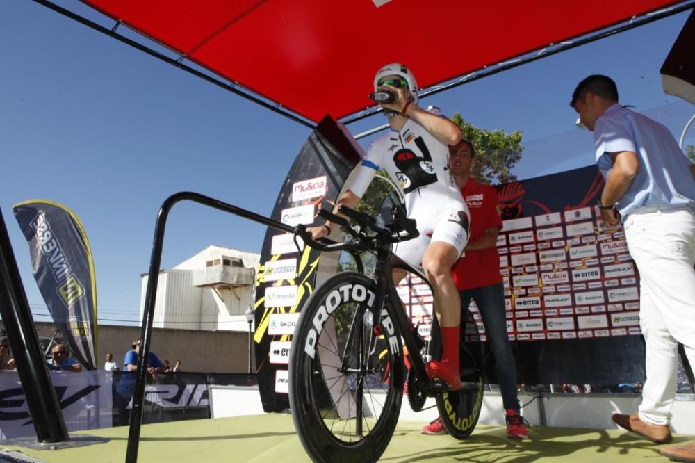 El ciclista alicantino Raúl Rico toma la salida