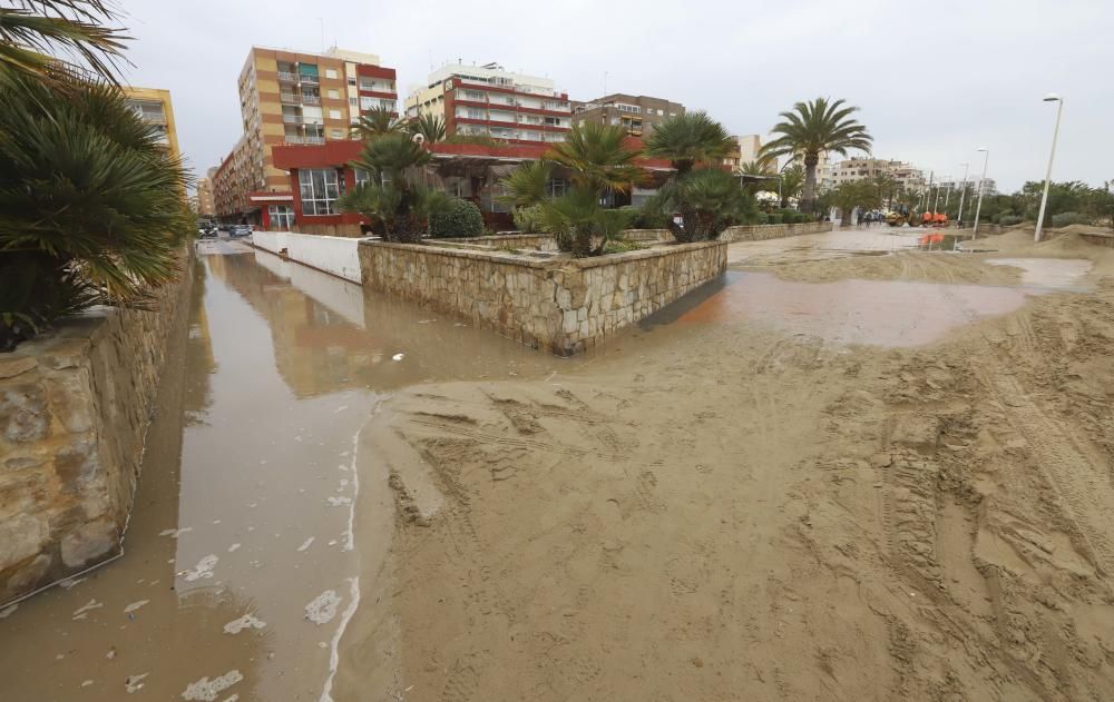 Estado del paseo marítimo del Port de Sagunt por el temporal