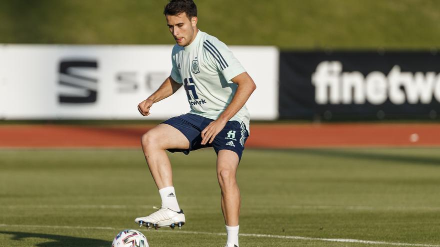 Eric García: "Todos sabemos el gran delantero que es el Kun"