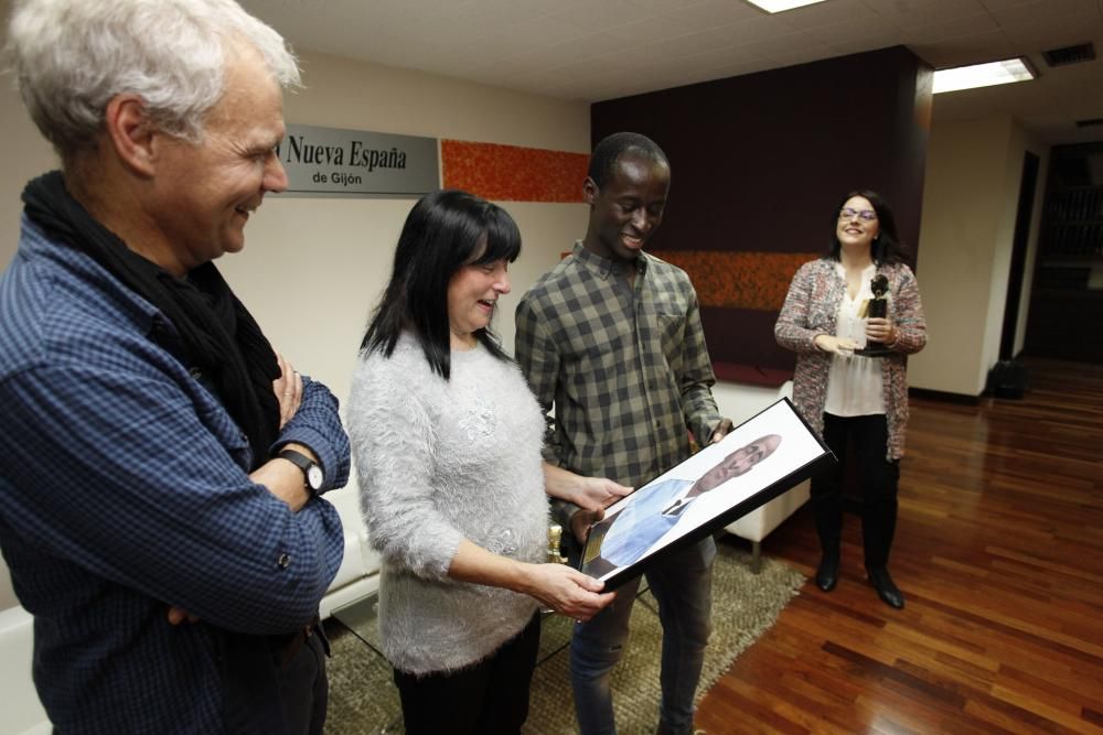 Entrega del "Asturiano del mes" a Abdou Karim