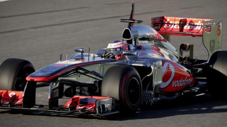 El piloto británico Jenson Button del equipo de Mclaren, durante la primera jornada de entrenamientos.