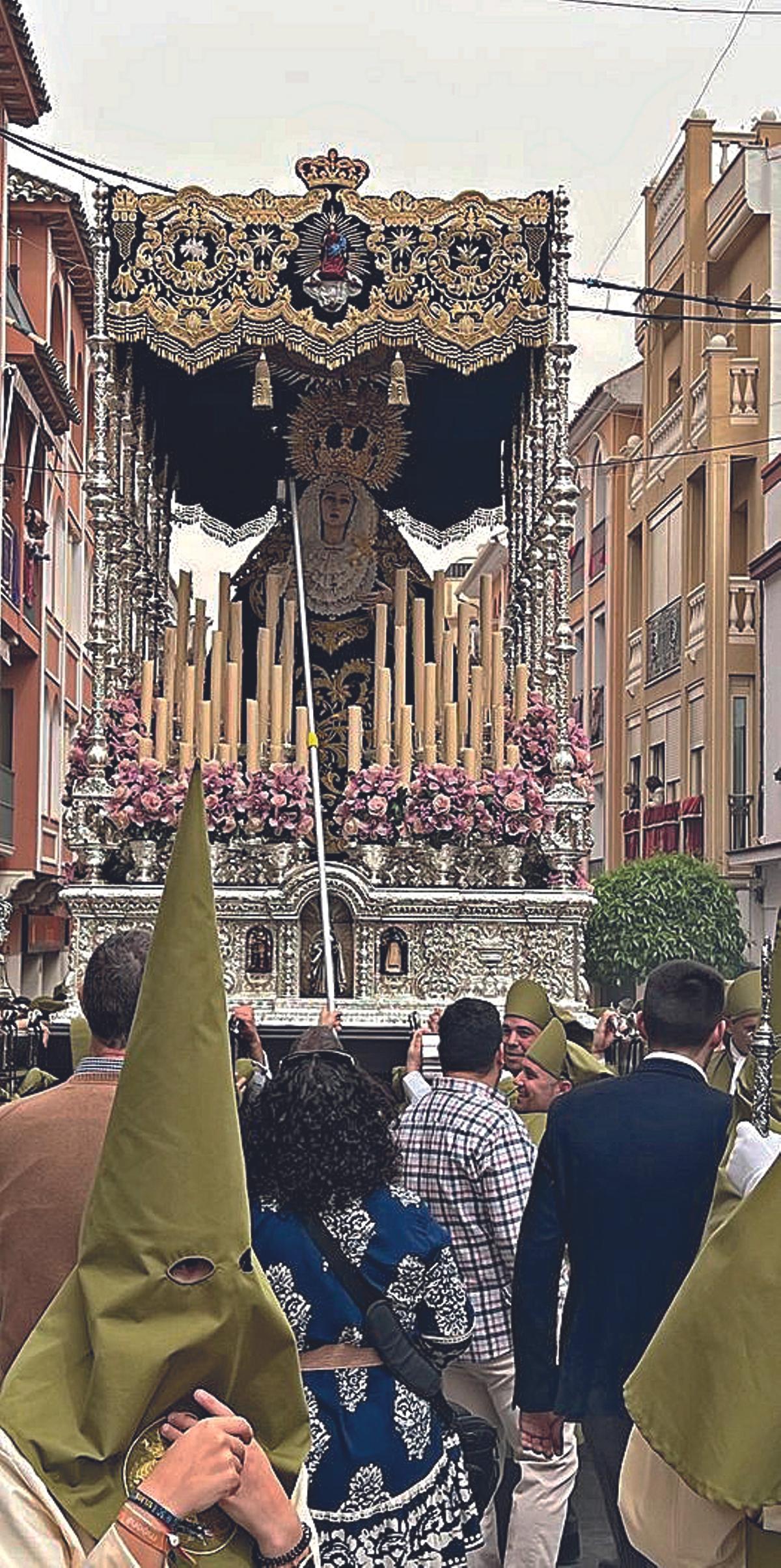 Virgen de la Estrella. Domingo de Ramos por la calle de Las Torres.
