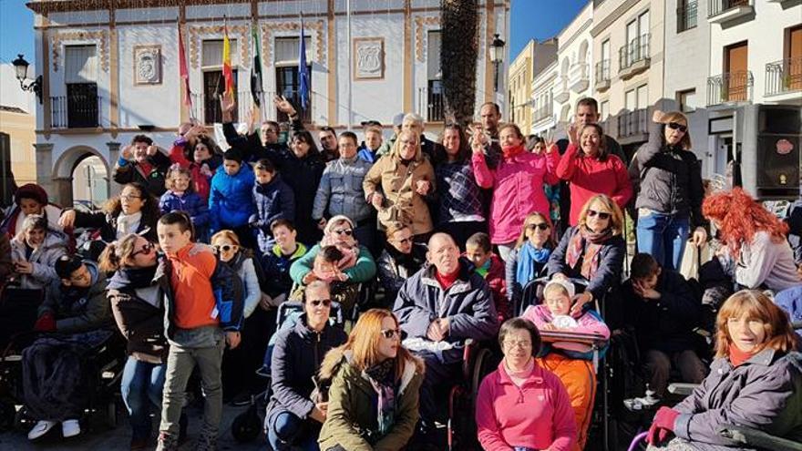 Acto en la plaza por el día de la discapacidad