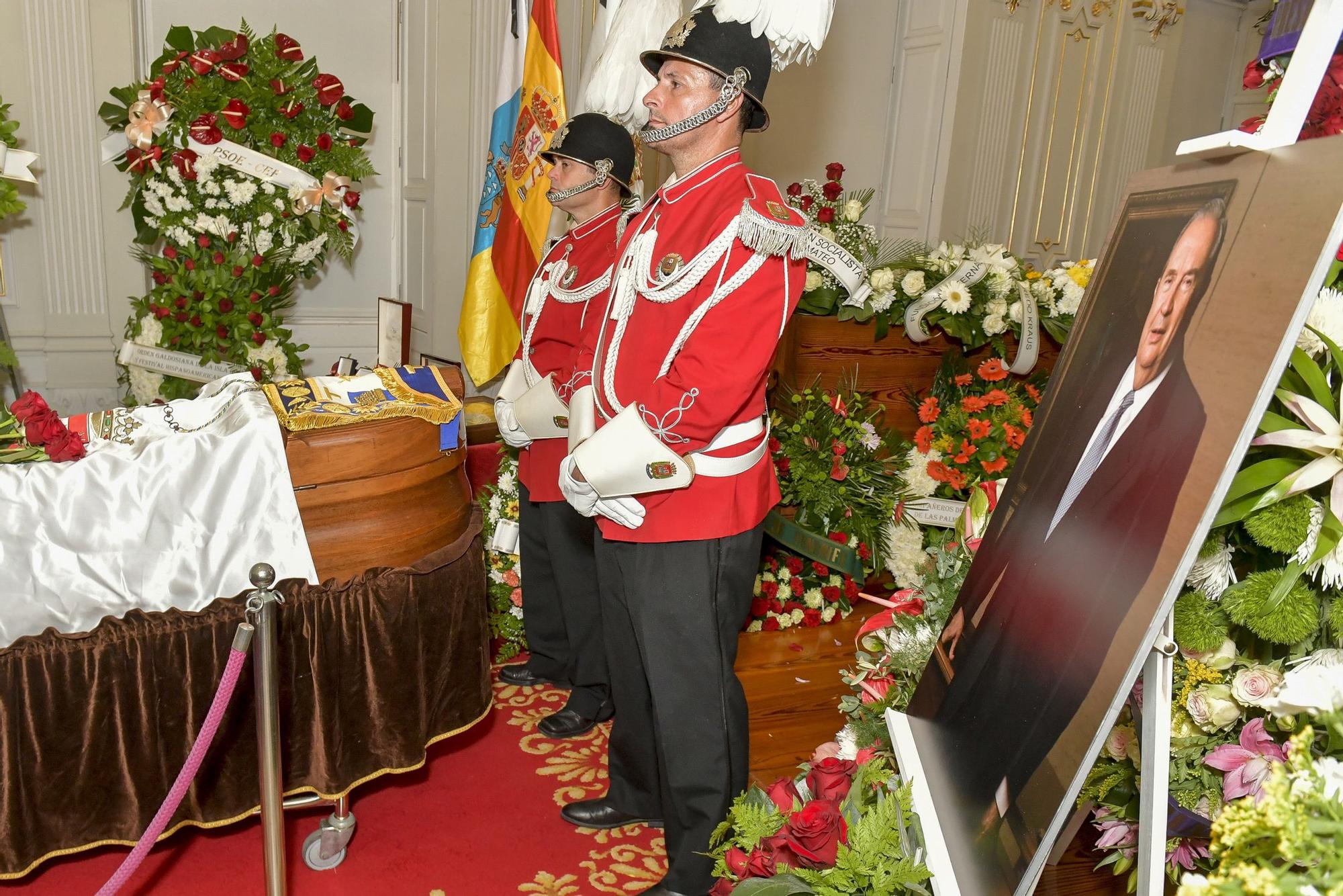 Canarias se despide de Jerónimo Saavedra