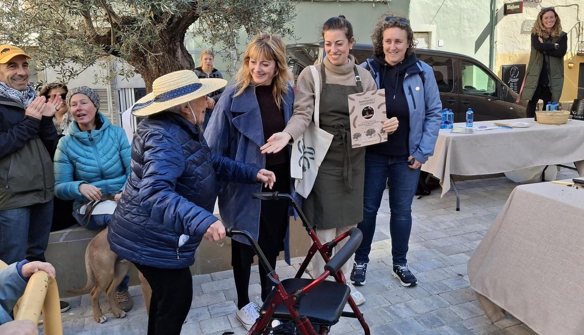 Marina Vega ganó el premio a la innovación y creatividad de la repostería con algarroba