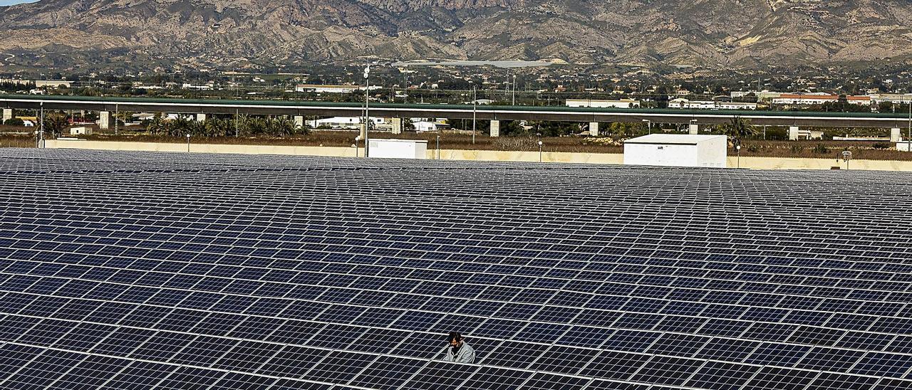 Planta solar fotovoltaica en las inmediaciones del municipio de Crevillent