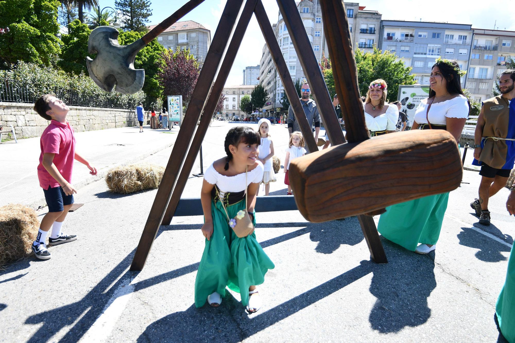 Cortesanos, bufones, damas y caballeros celebran el retorno de su señor: la Feira Franca anima Pontevedra