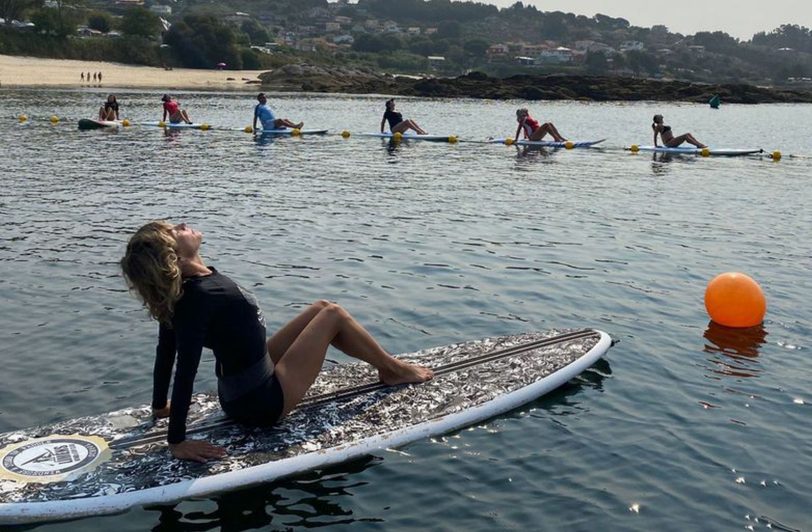 Marta Larralde, en una de sus clases de SUP Yoga.