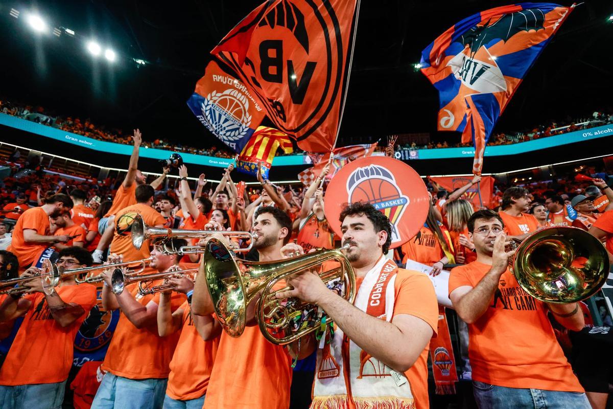 Ambiente de gala en el Roig Arena para recibir al Panathinaikos