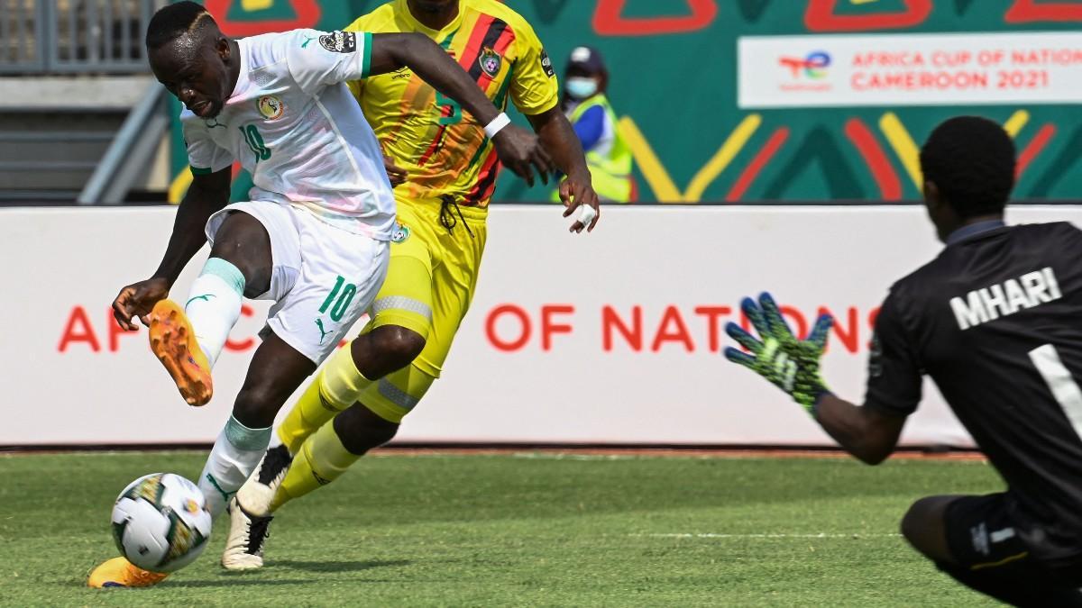 Mané, durante el partido contra Zimbabue