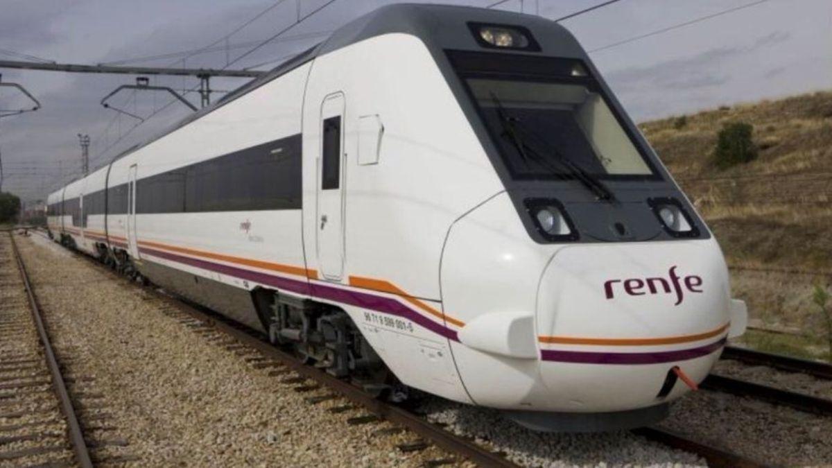 Un tren a su paso por Extremadura