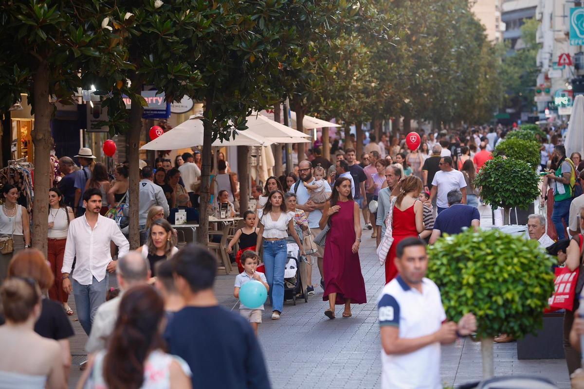 La Shopping Night seduce a miles de cordobeses