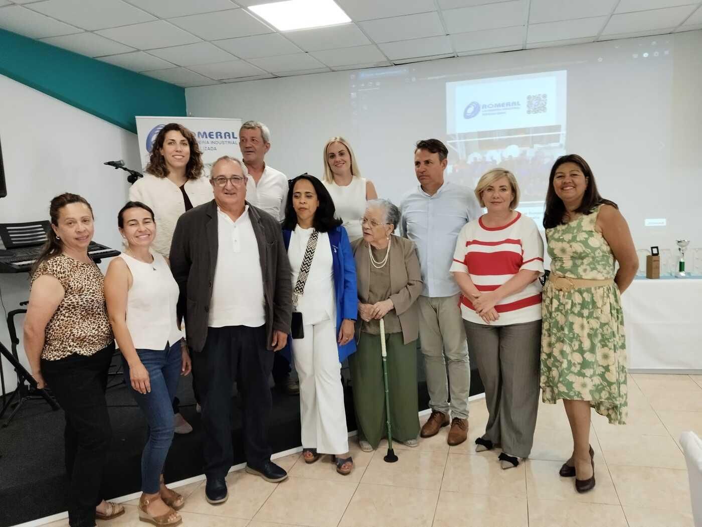El presidente de Canarias, Fernando Clavijo, visita la lavandería Romeral