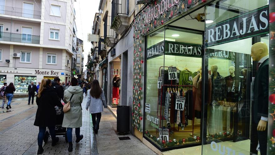 La calle del Sol &#039;tira&#039; de las Rebajas en Plasencia