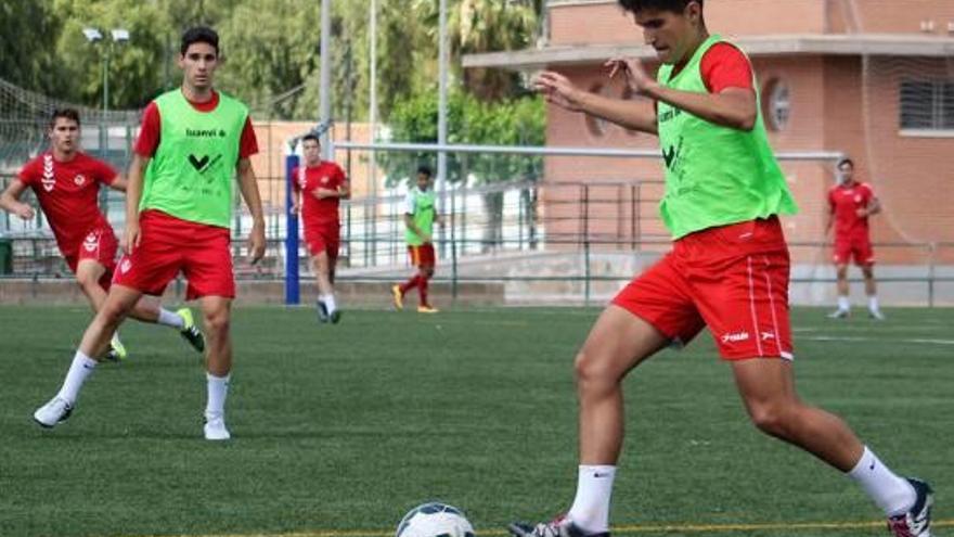 Carlos Panades es el primer refuerzo para el juvenil A