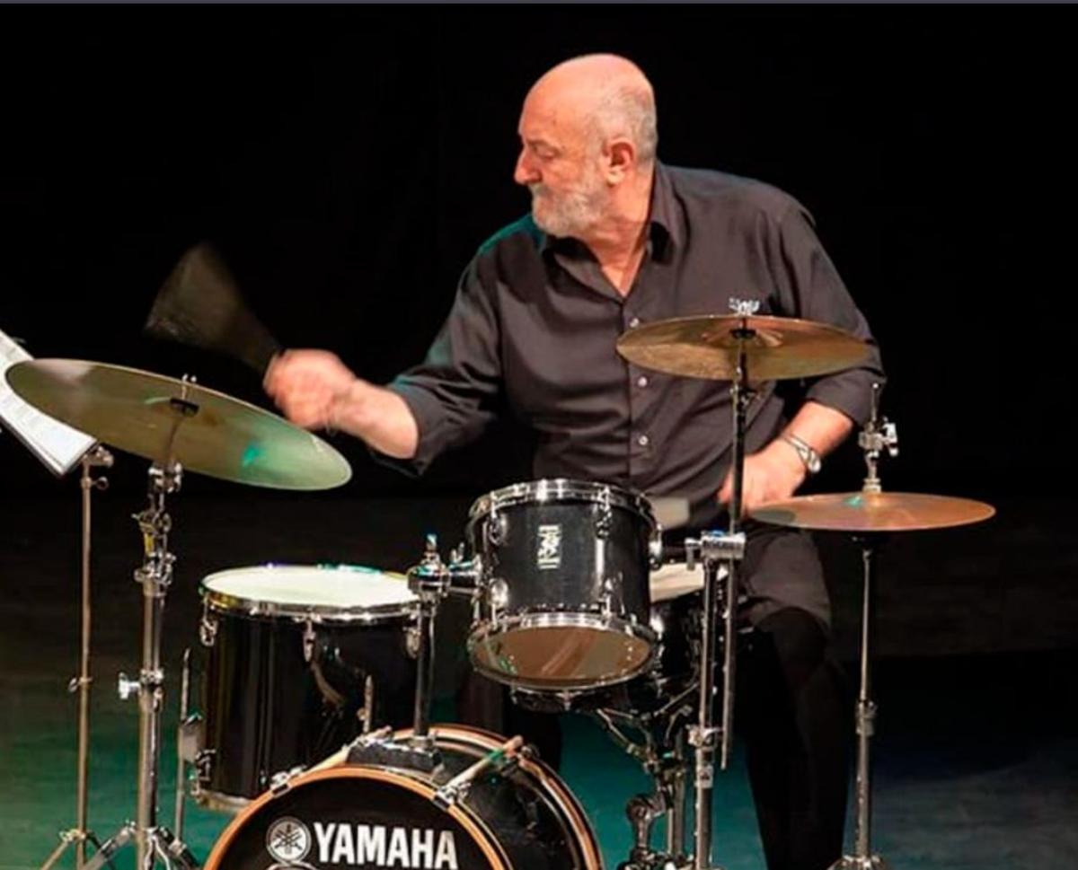 El bateria Toni Gadea, en una actuació a Calella el 2016