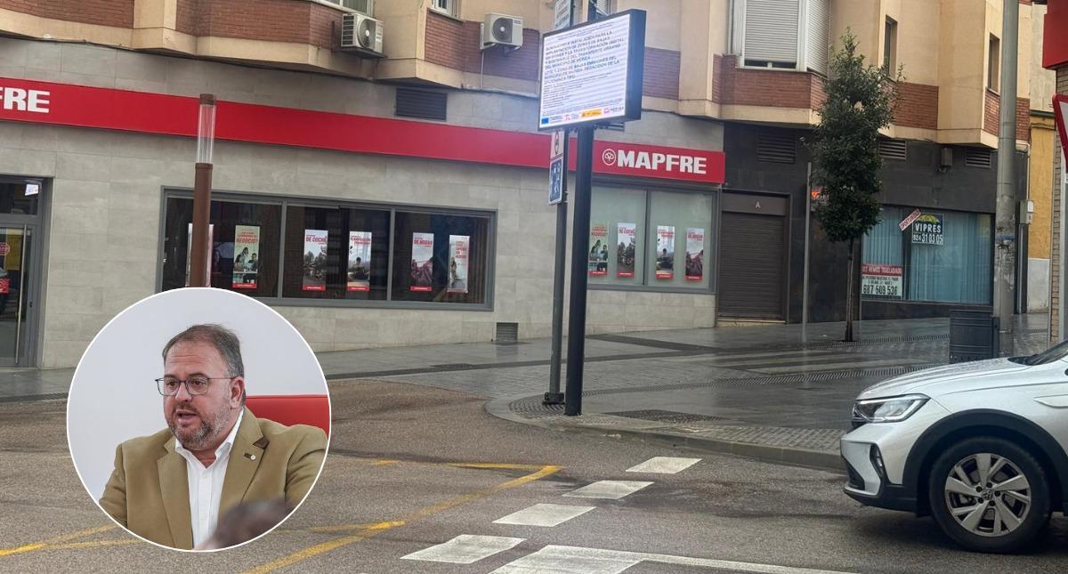 Señalización de la Zona de Bajas Emisiones en Mérida, con la imagen del alcalde Antonio Rodríguez Osuna.