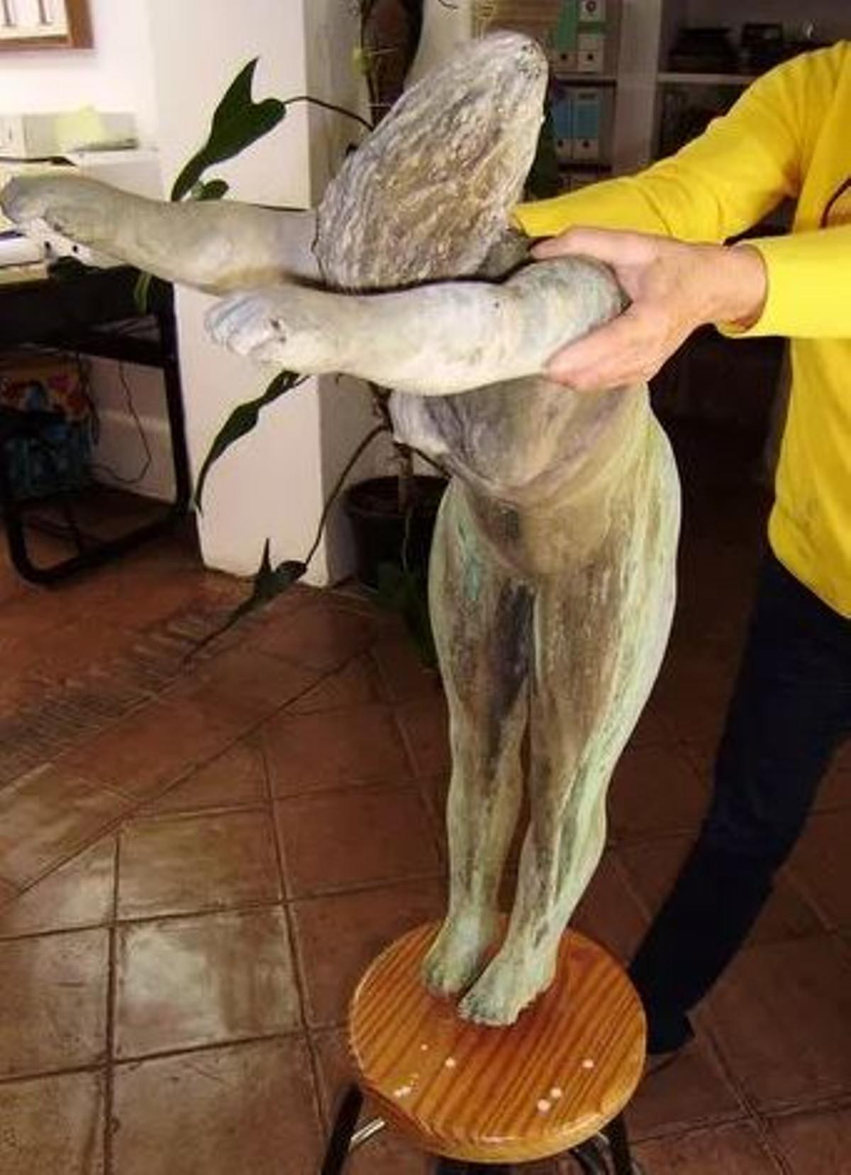 La escultura, cuando fue rescatada en 2015.