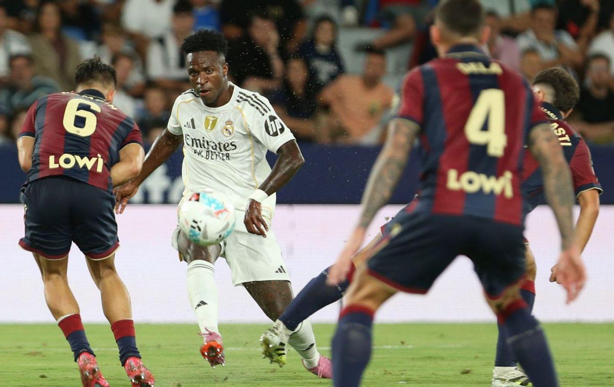 Vinícius i Mastantuono pugen al carro de Xabi