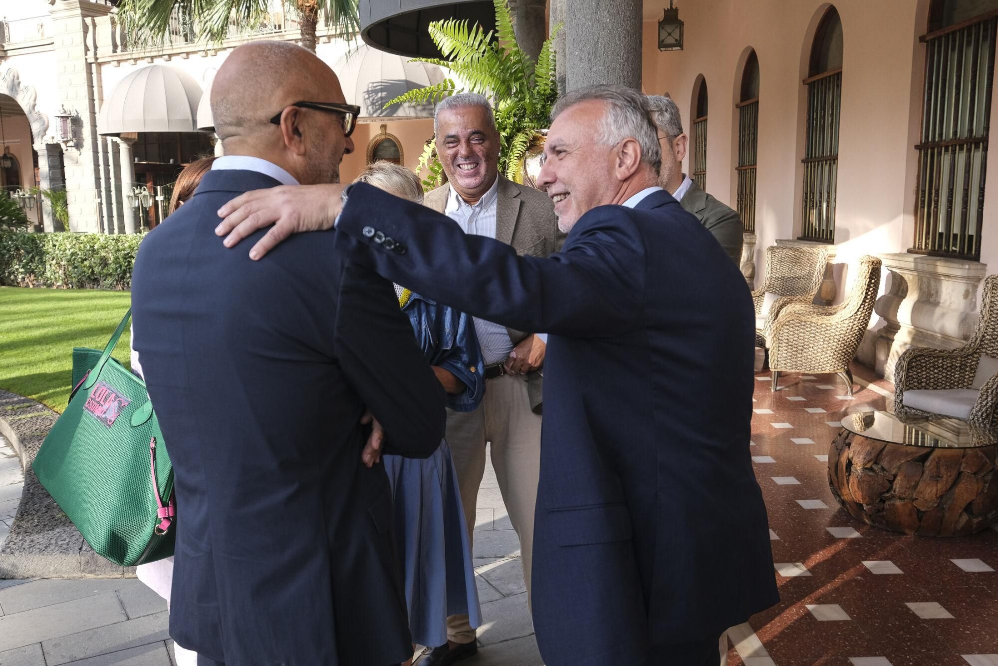 Encuentro informativo con Ángel Víctor Torres, ministro de Política Territorial y Memoria Democrática de España 