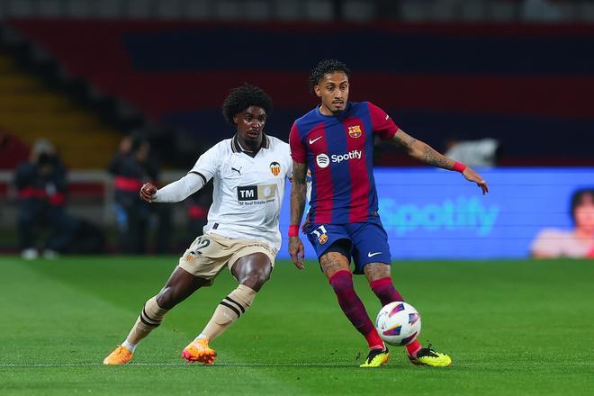 FC Barcelona - Valencia CF, el partido de la jornada 33 de LaLiga EA Sports, en imágenes.