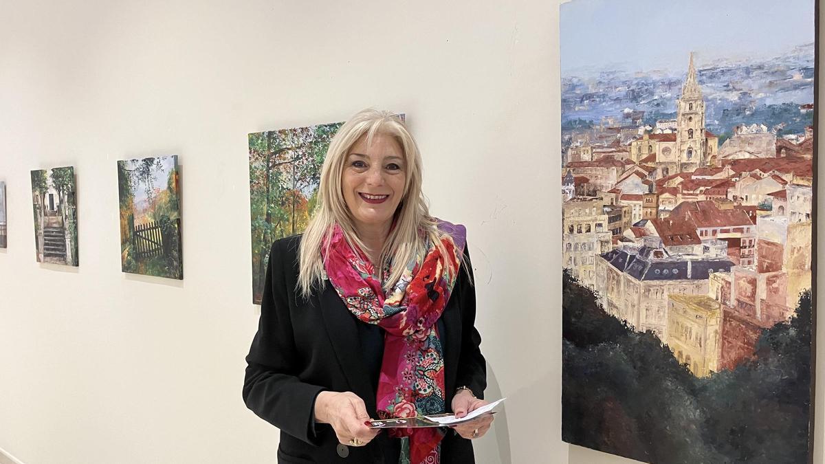 Aurora Cienfuegos, na visita a la esposición de Sara Candanedo en Llugones.