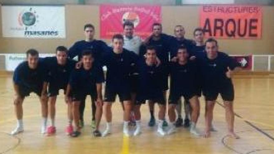 La plantilla de jugadors del Manresa Futbol Sala que ha començat la pretemporada al Pujolet