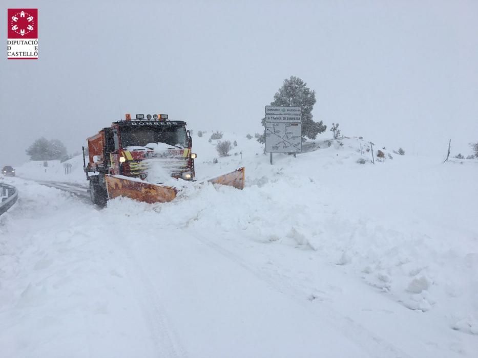 Nieve en los accesos a la Tinença de Benifassà