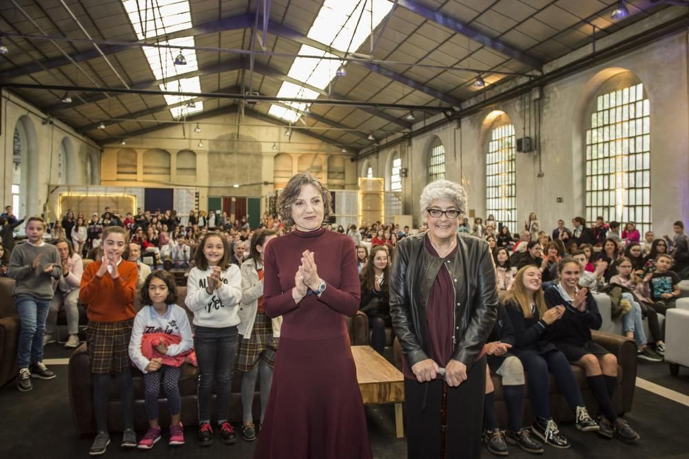 Acto de Sandra Myrna Díaz y Joanne Chory en Oviedo