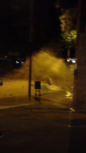 Una fuga daigua a Ganduxer causa un enorme esvoranc i deixa inhabilitada una vivenda
