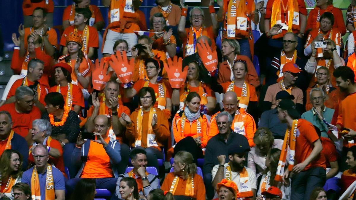 La colorida afición holandesa, durante el primer partido de la tarde.