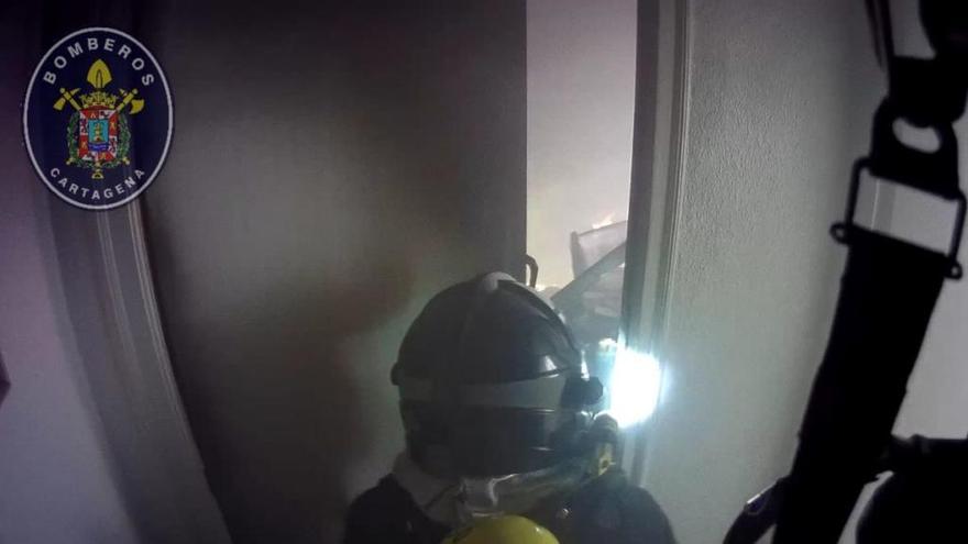 Intoxicada por inhalación de humo en el incendio de su casa en Cartagena