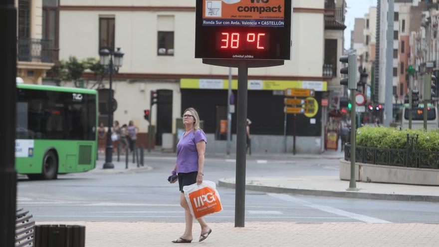 Alerta de Sanidad: Recomienda no salir de casa al mediodía por golpes de calor en Castellón