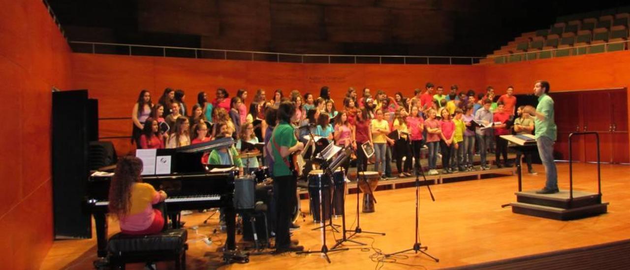 Els alumnes durant l&#039;actuació al Conservatori Superior de Música.