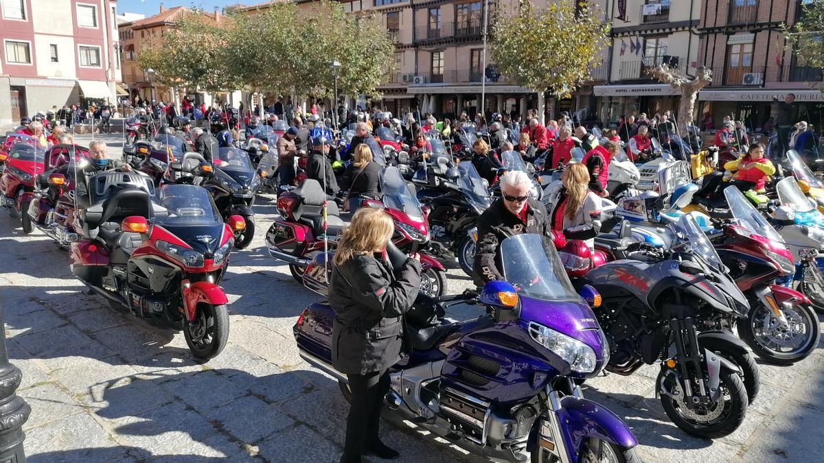 Aficionados a las motos, en un encuentro celebrado en la ciudad