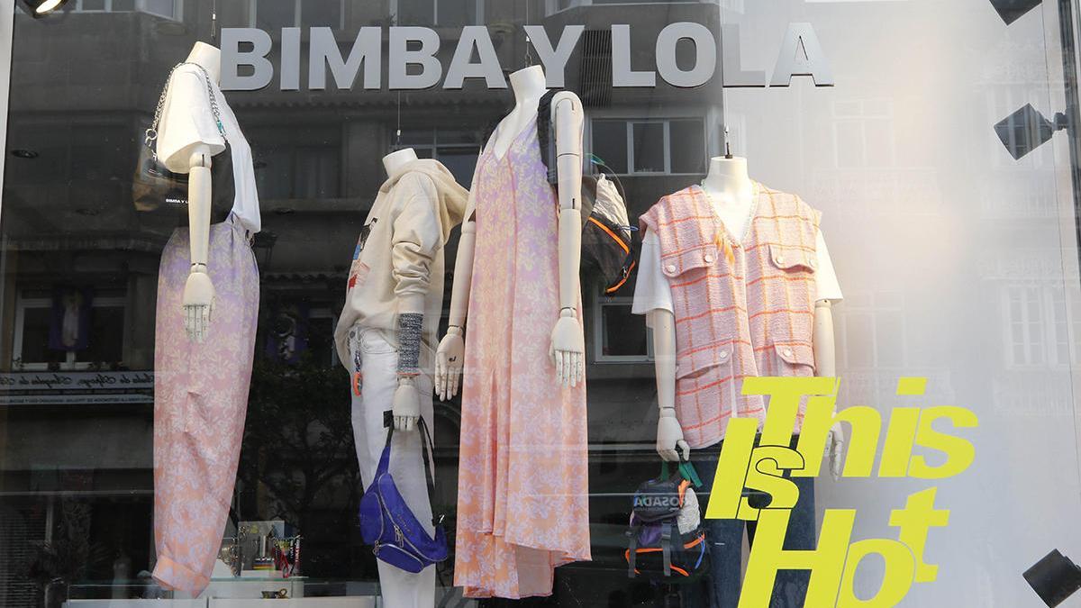 Una tienda de Bimba y Lola en el centro de Vigo // Alba Villar