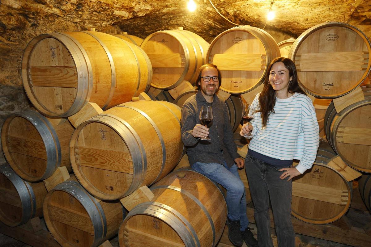 Joan Fabra i Clara Poch al Celler Martí Fabra, a Sant Climent Sescebes. Joan Fabra i Clara Poch al Celler Martí Fabra, a Sant Climent Sescebes.