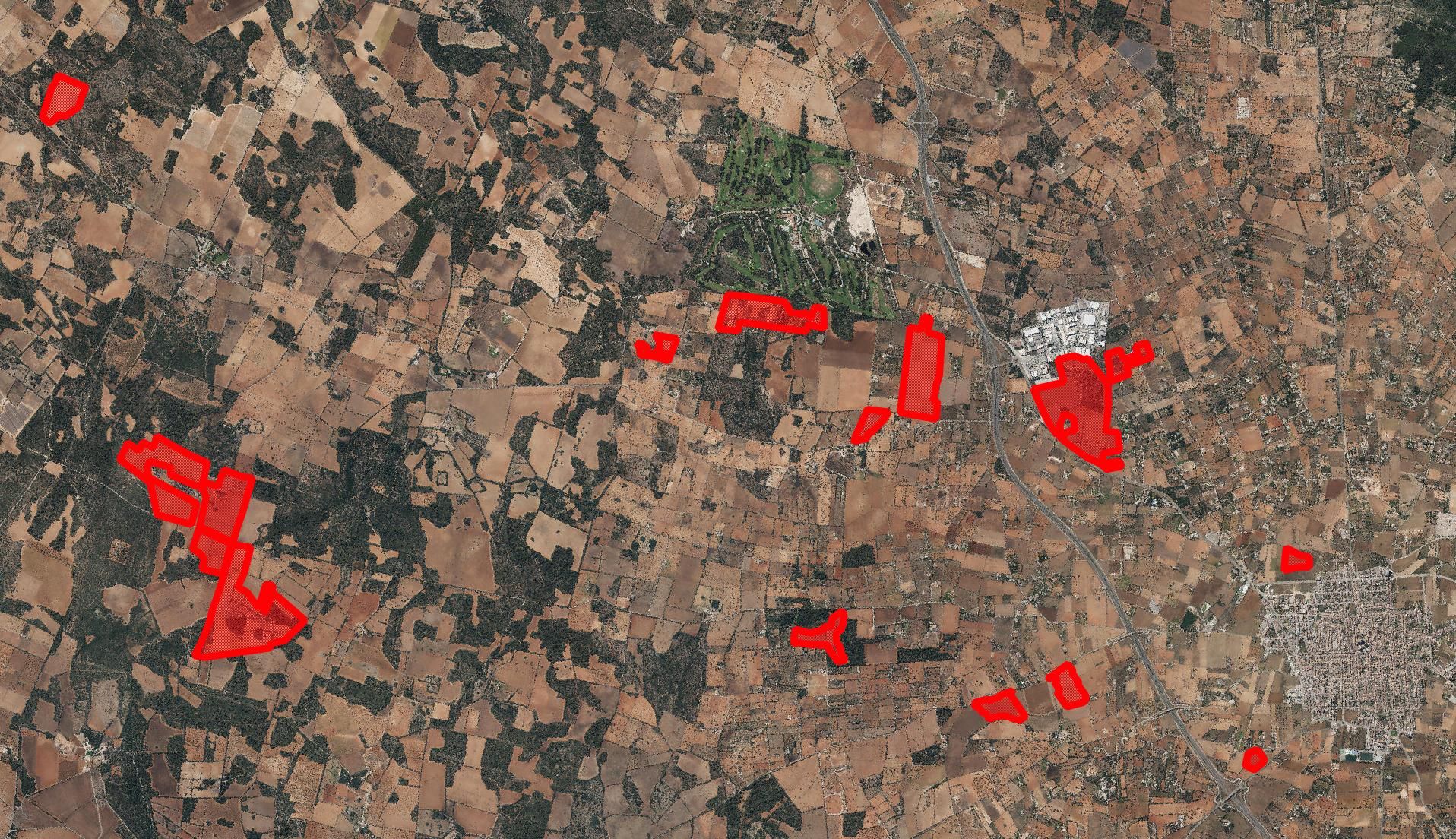 Parques fotovoltaicos | Esta es la comparativa del suelo rústico antes y después de las placas solares